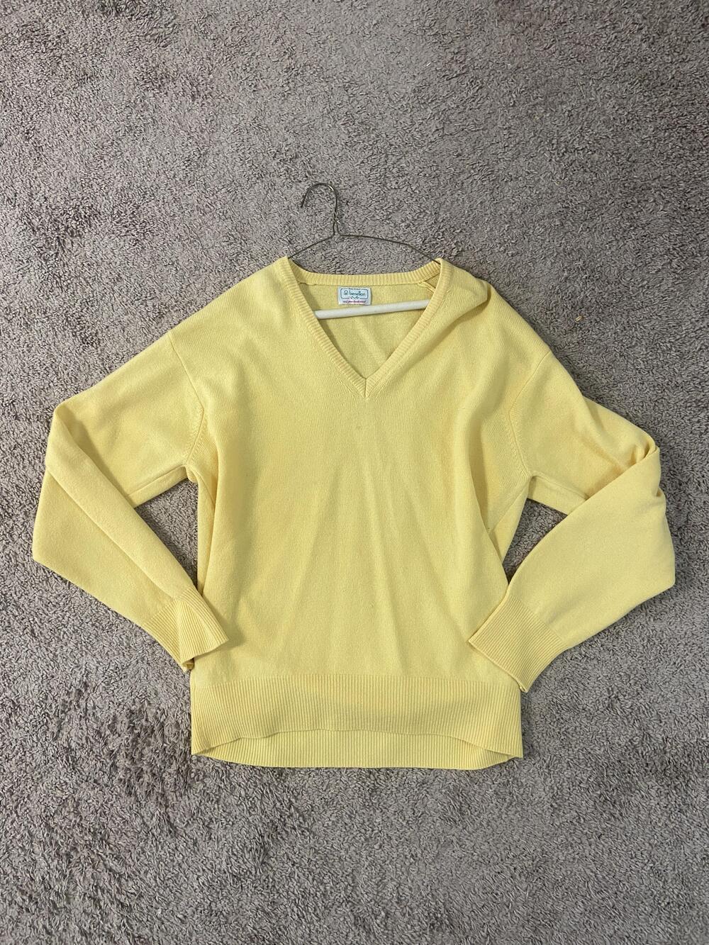 Benetton Sweater Womens Medium Yellow V-Neck Lambswool Knit Pullover Made Italy